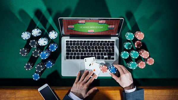 Smart decision making when you chơi poker